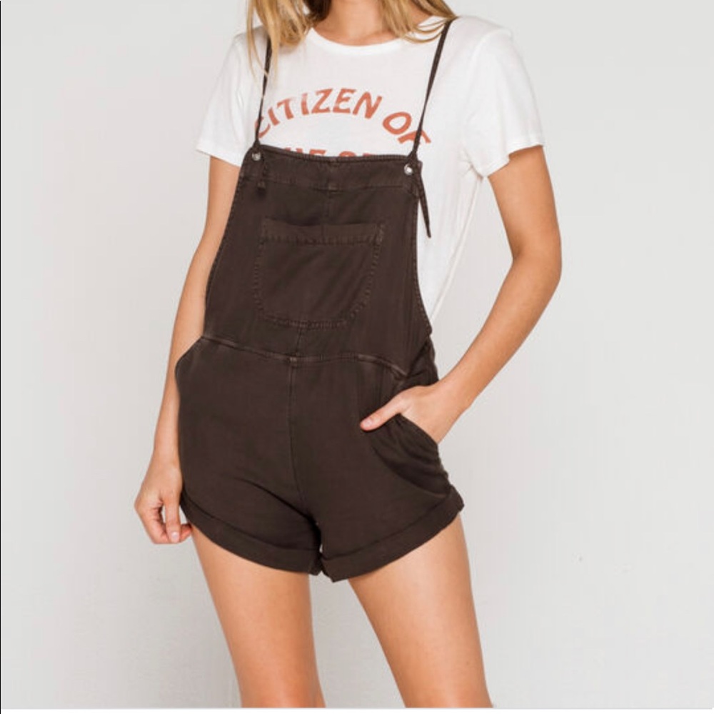 Women’s Billabong Wild Pursuit Short Overalls in Black Size Large (Run Small)
